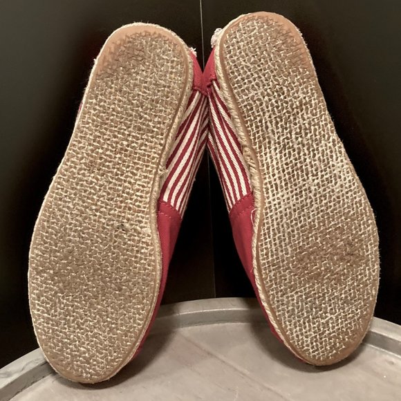 TOMS SHOES SIZE 5 US VERY GOOD CONDITION - Picture 3 of 3